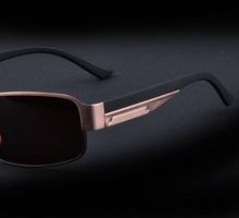 The new Plated blue film sunglasses polarized sunglasses male models within a polarizer Brand sunglasses with