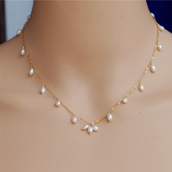 36++ Pearl necklace on neck