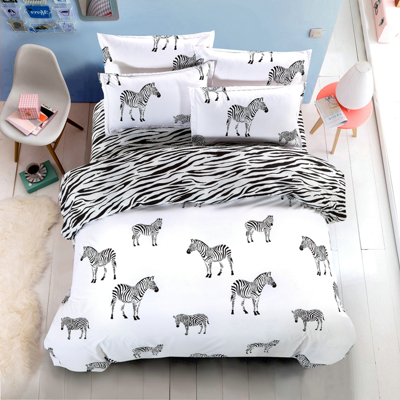 Hello kitty Black and White 4pcs Bedding Set Fashion Bed Sheet / Duvet
