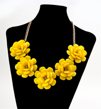 Minimum order $10(Mix Order) 2013 of the most fashion jewelry Zinc alloy with acrylic perfect Five flower necklace Free shipping