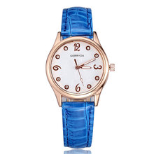 Caliente venta 2014 mujeres de relojes vestido relojes ornamento oro rosa pulsera de cuero del cuarzo analógico azul rosa blanco reloj femenino