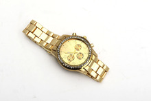 The new 2015 quartz watches gold rhinestone business watches luxury leisure fashion ms steel band watches
