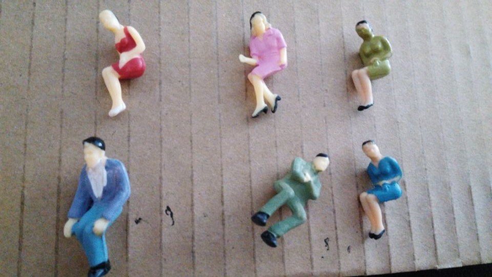 model-seated-figures-1-50.jpg