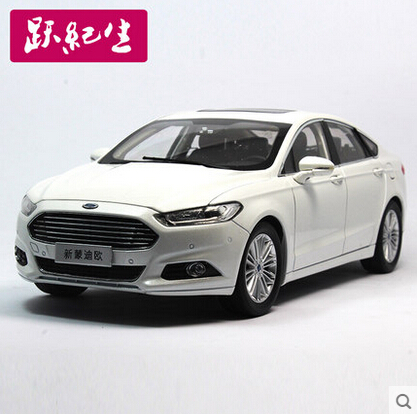 Hot sale Ford Mondeo 2013 1:18 Original simulation of high-quality alloy car model white toy gift Limited Collection
