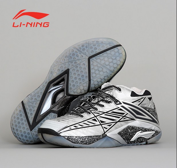 High-end Lining Badminton Shoes Chen Long Professional Men's Athletic Shoe AYAK011 Breathable and Hard Wearing Sports Court Shoe