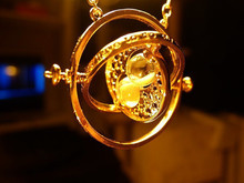Sunshine Happy Potter Colorful Hourglass Rotating Pendant Unisex Jewelry Time Turner Popular Antique Necklace Fine Gift