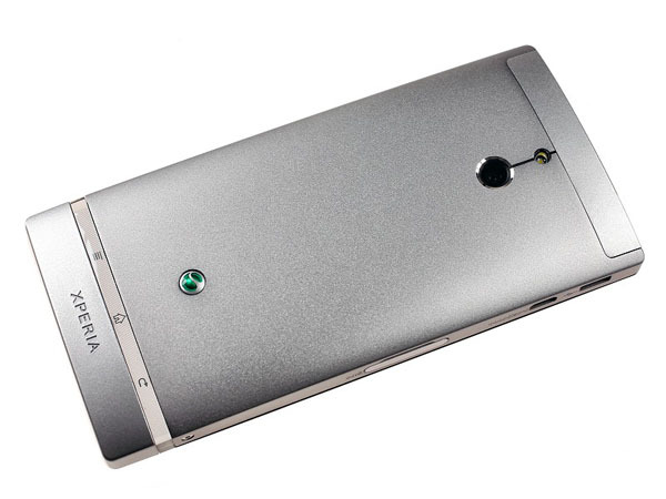   Sony Xperia P, lt22i  LT22 4,0 '' ROM 16  8 mp   -  3 G GSM wi-fi GPS