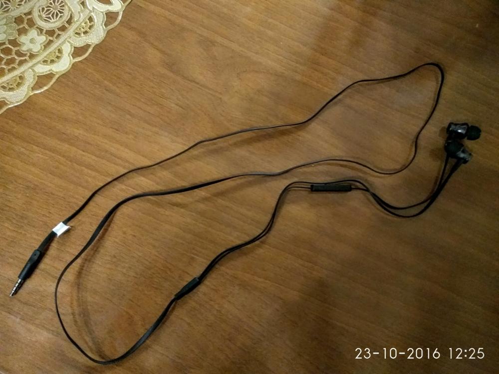 Выглядят качественно. Прорезиненная шнуровка. Качество звука не HiFi, но приемлемо для такой цены. Даже басы есть. Не для всех ушей... Для узких ушных каналов не рекомендую. Товар могу рекомендовать к покупке. Настройки ставлю, как на скрине. Рекомендую к покупке.