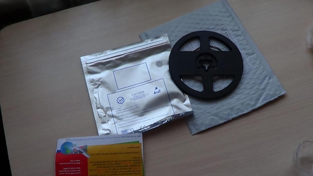 Товар упакован нормально,пришел целым не помятым.Светят как заявлено продавцом.Короче все хорошо.